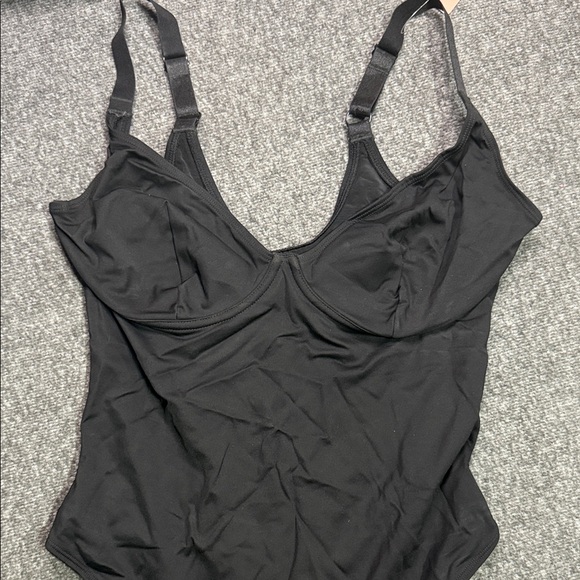 Elegant Black Shapewear Bodysuit - Picture 3 of 4